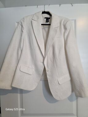 White Textured Women's Blazer Jacket - Classic Tailored Style